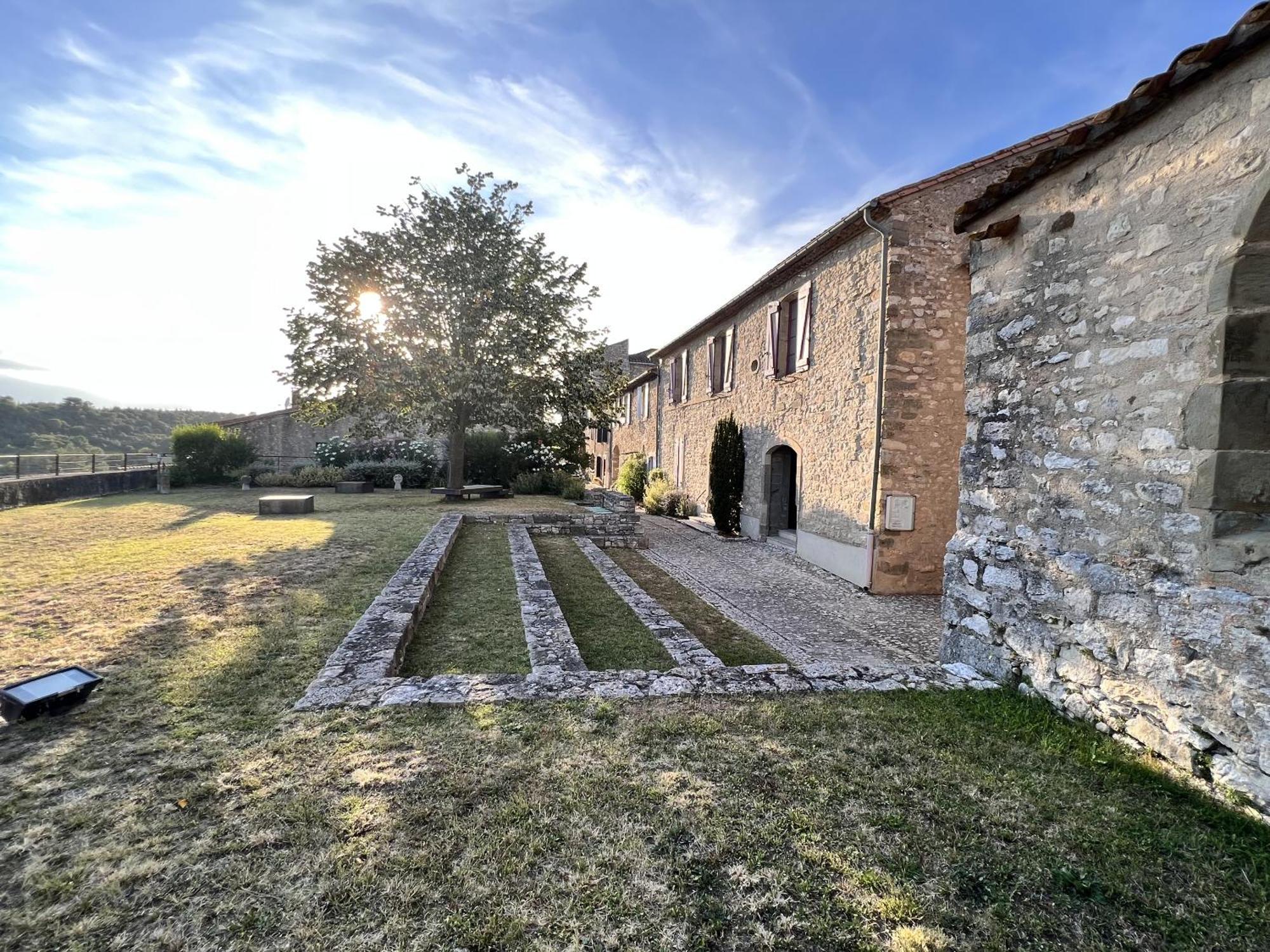 Logis Hotel Restaurant La Bergerie Aragon Exterior photo