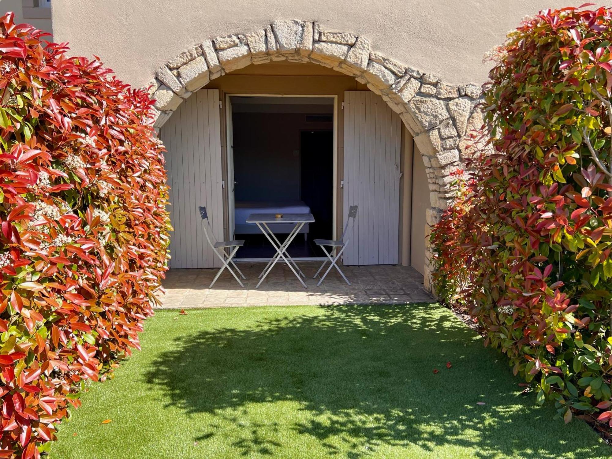 Logis Hotel Restaurant La Bergerie Aragon Exterior photo