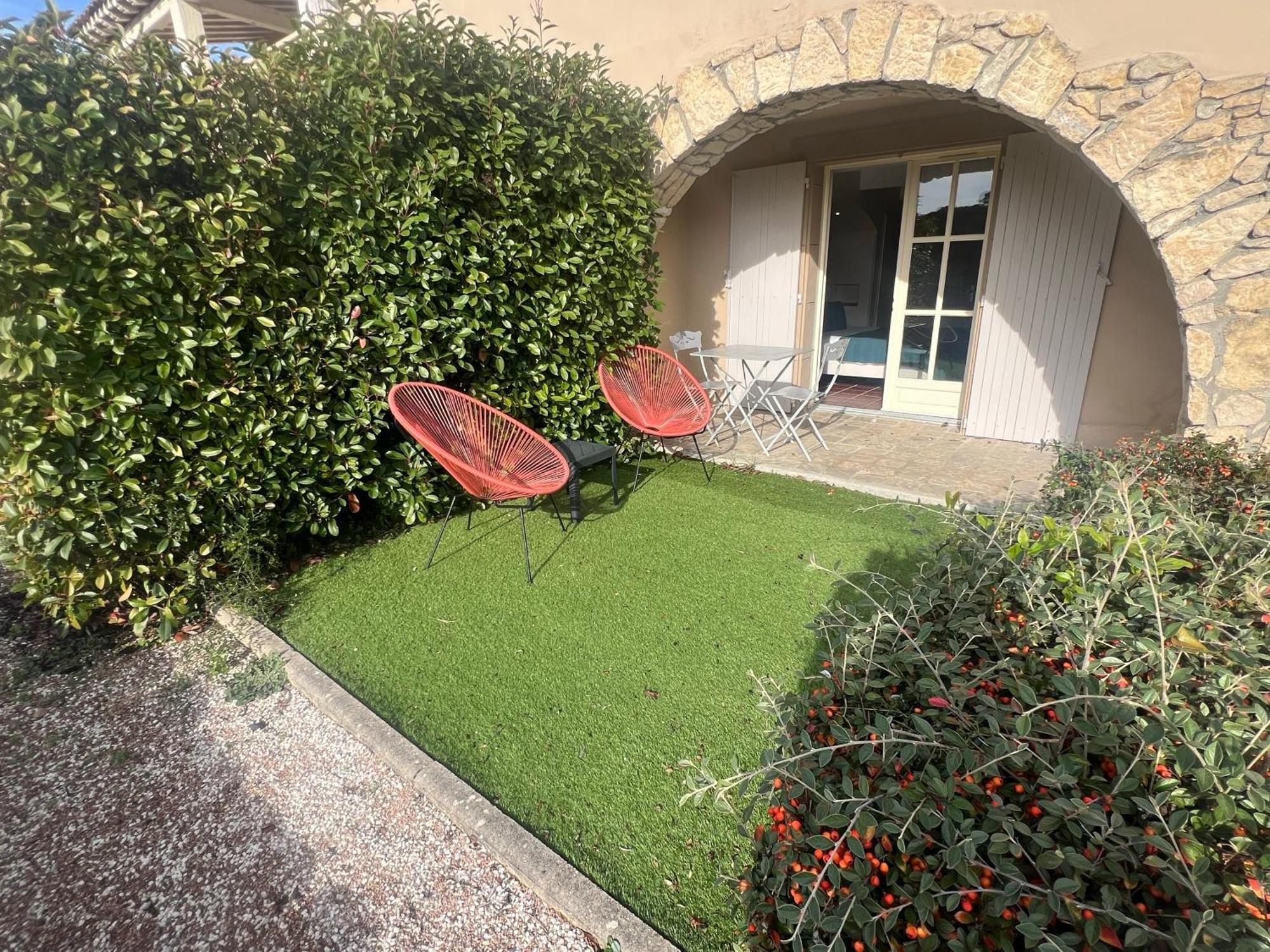 Logis Hotel Restaurant La Bergerie Aragon Exterior photo
